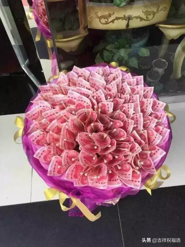 情人节送闺蜜什么礼物今天情人节，99玫瑰送给群里朋友，祝你们情人节快乐，