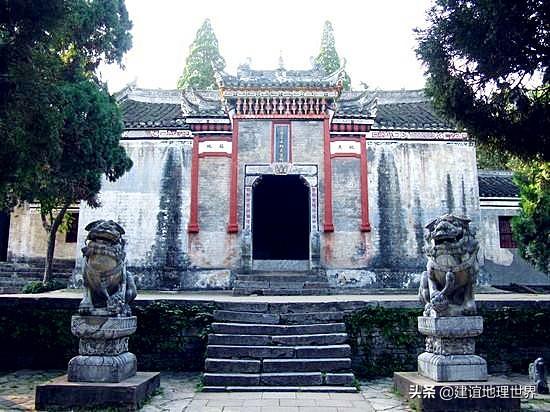 武侯祠在什么地方，成都武侯祠包括哪些景点和地方（武侯祠——一千七百年的沉思）