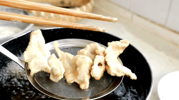 东北正宗锅包肉这个碗汁儿不能少，东北名菜锅包肉