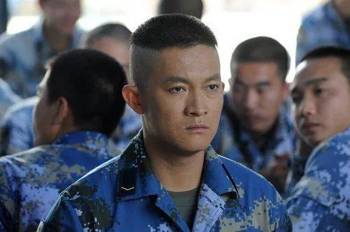 杨志刚演过的电视剧，电视剧火蓝刀锋怎么拍摄了半年呢（杨志刚实锤有第三、第四季）