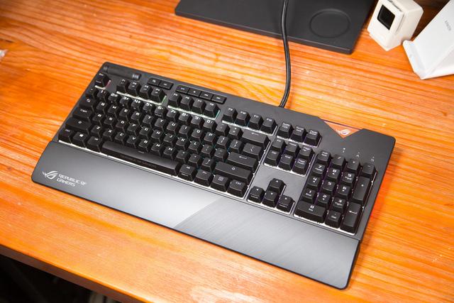 rog机械键盘白色，ROG龙神3代白色版水冷加入618大促