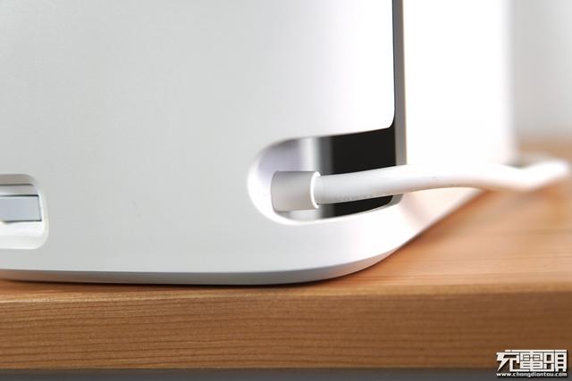 桌面抽屉式收纳盒竖着，桌面整齐不再凌乱