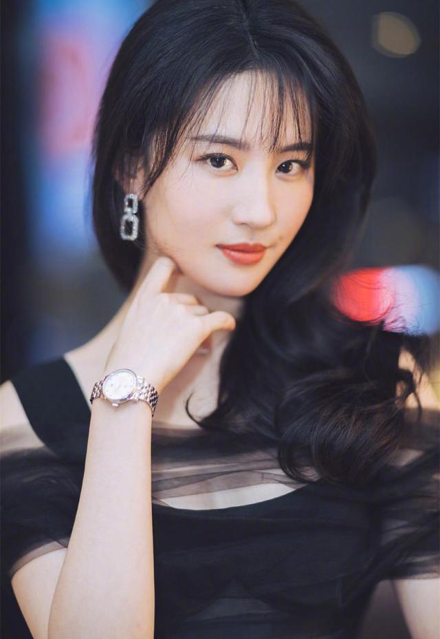 女生手表戴左手还是右手，女生戴手表一般戴左手还是右手