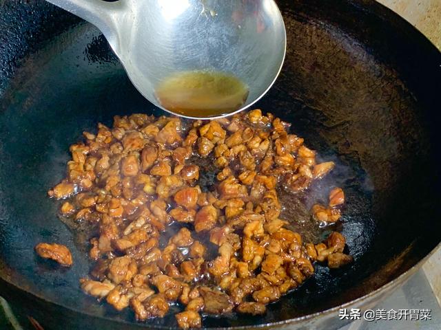 豆角怎么炒好吃又简单，如何炒豆角又好吃又好看（大厨告诉你诀窍都有啥）