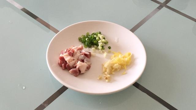 炒土豆片洋葱的家常做法，土豆片这么做一顿多吃两碗饭