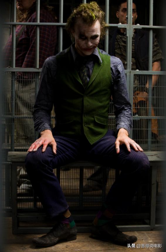 蝙蝠侠黑暗骑士，蝙蝠侠黑暗骑士形态有多强（蝙蝠侠黑暗骑士）