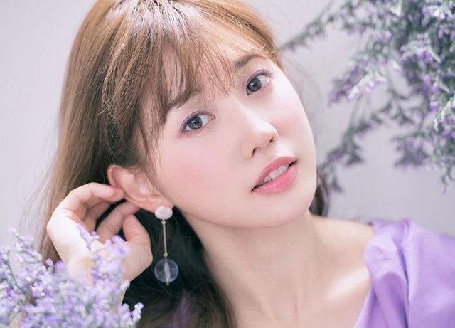 腮红膏哪个好用又持久不掉色，腮红膏它的优点是与肌肤更贴合