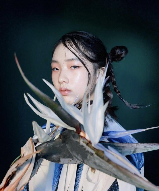 小S女兒又拍時尚雜志，長了張超模臉成雜志常客，資源比明星還好 娛樂八卦吃瓜 第1张