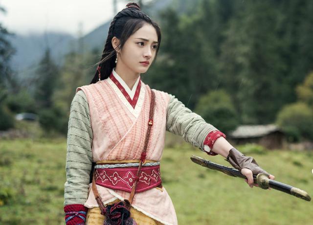 赵丽颖最近消息，有翡赵丽颖最新消息（剪短发穿“人鱼姬”礼服）