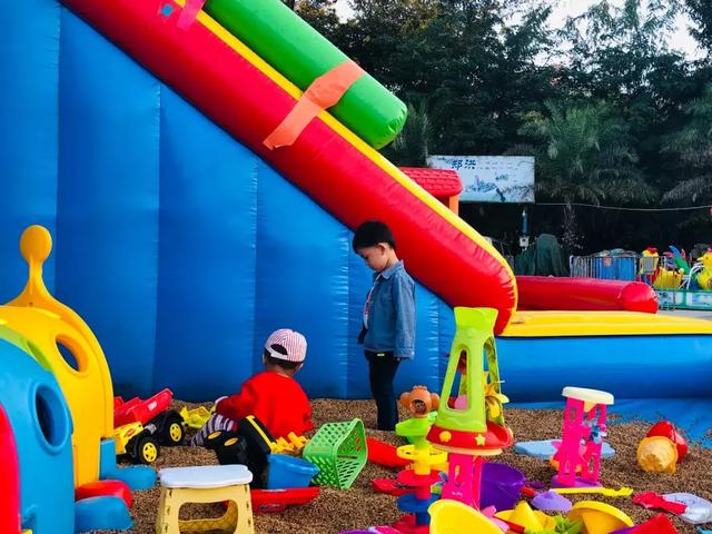 西双版纳江边夜市，西双版纳最火爆的夜市（到西双版纳一定要知道的五件事）