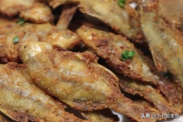 怎样炸小河鱼酥脆不回软，家常味的干炸小河鱼