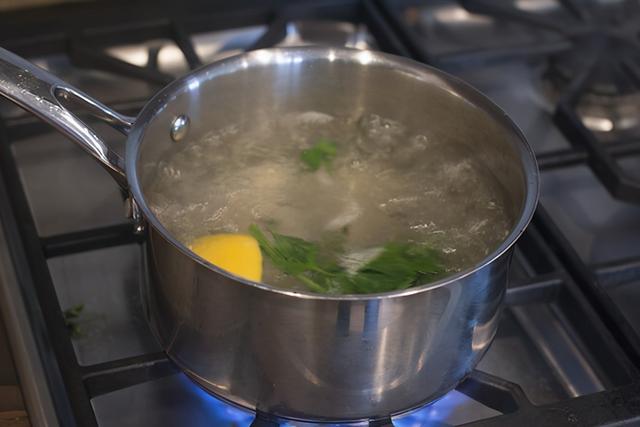 冻虾需要解冻再煮吗，冷冻虾怎么煮才嫩（不管煮鲜虾还是冻虾）