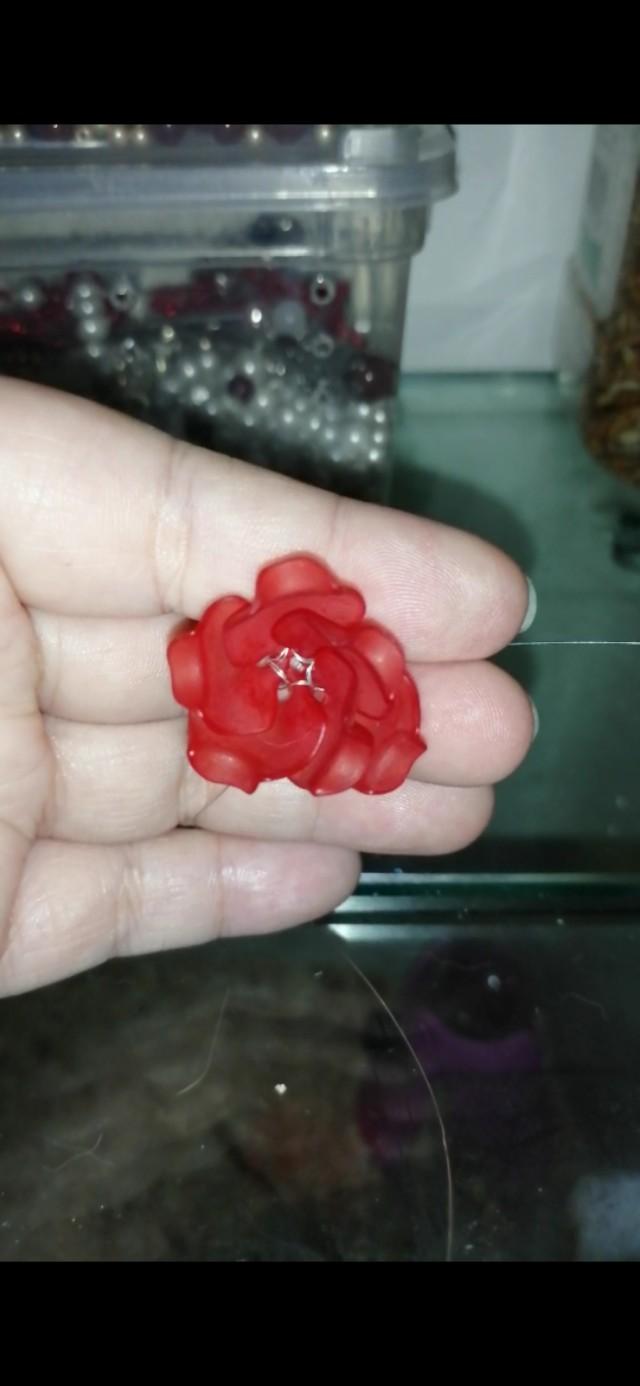 手工发夹简单制作方法，教你DIY一个美丽的发夹