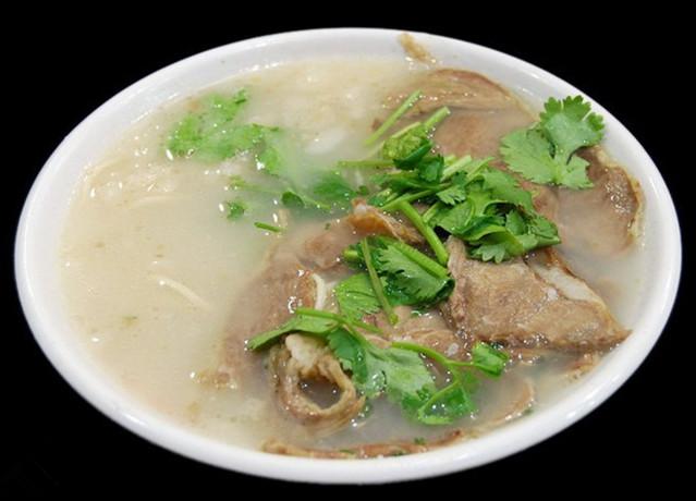 郑家特色美食，整个一生的青春和生命都献给了包子——东新街郑家包子