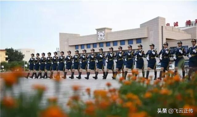 女仪仗兵加班训练，女兵仪仗队每天训练8小时