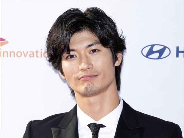 圆脸男生发型设计，发型2018流行男士圆脸发型（建议剪这3款发型）