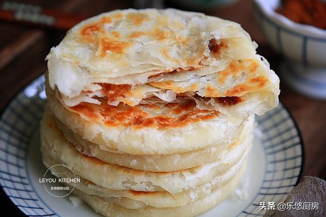 芝麻酱糖饼的做法，酥脆的糖饼怎么做（告诉你吃肉还不长胖的秘诀就是麻酱糖饼）