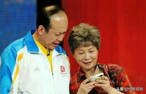 蔡明结了几次婚，蔡明多大结婚（蔡明：嫁初恋丁秋星）