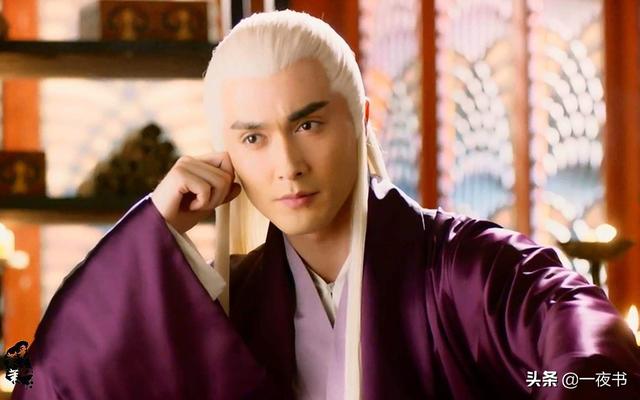 成玉元君与东华帝君，成玉站在人群前与连宋宛若天生一对