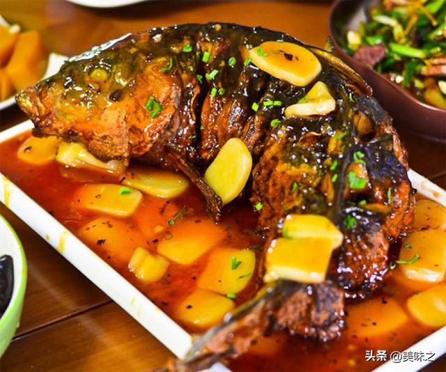 糖醋鱼的家常做法，怎样做糖醋鱼又简便又美味（大厨教你糖醋鱼的家常做法）