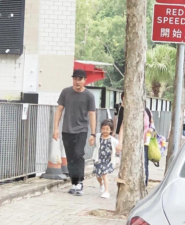 楊冪女兒小糯米迎7周歲生日，離婚後母女倆不同框，和爸爸更親近 娛樂八卦吃瓜 第3张