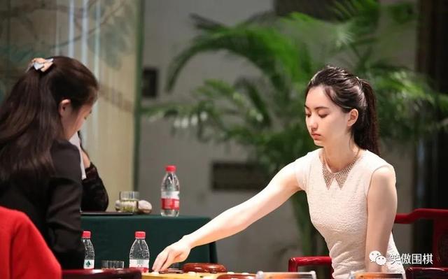 中澳混血围棋手黑嘉嘉，千年仅一人的美女棋士