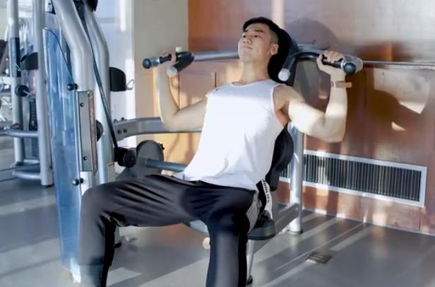 韓國飛行員，有顏、有身材的他，被稱為「三十年一見的神顏」 健身減肥達人 第5张