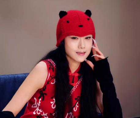 杨丽萍为什么总戴帽子，杨丽萍为什么戴帽子十年