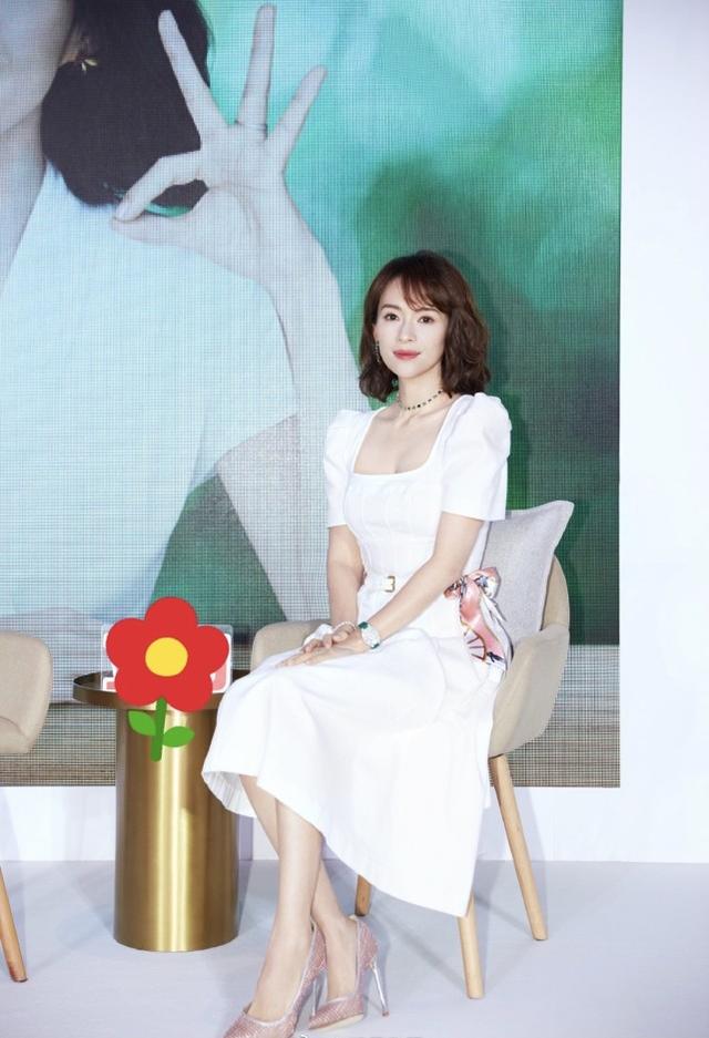 章子怡「走下神壇」後接地氣，和汪峰越來越甜蜜，孩子媽依舊少女 娛樂八卦吃瓜 第4张