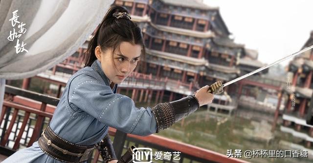 一生一世任嘉伦白鹿合照红底，任嘉伦帅气白鹿靓丽