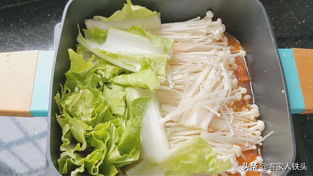 牛肉金针菇怎么炒好吃又嫩，加一把金针菇这样做