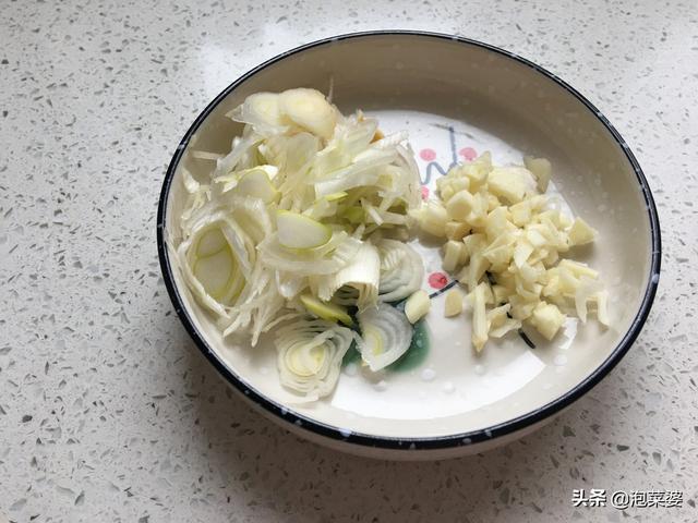 朝鲜族酱汤的酱是怎么做的，延边人眼中的传统菜品