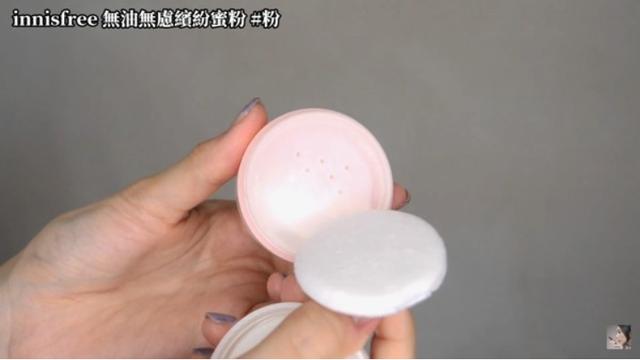 调整肤色的控油蜜粉，一款能够满足不同肤色需求的散粉——纪梵希明星四宫格散粉1号