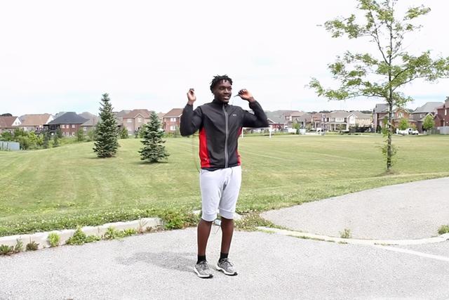 跳绳可以练腹肌吗，每天坚持跑步跳绳可以练出腹肌吗（先减脂后练腹，附一组虐腹动作）