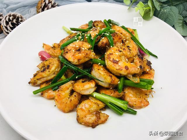 白灼虾的做法几分钟能熟，简单快手又下饭的白灼虾吃起来那叫一个香