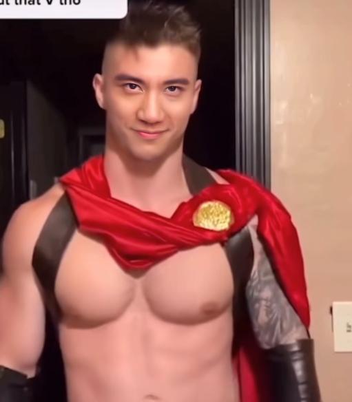 全网主播挑战肌肉金轮,旭旭宝宝对战诸葛大力 全网主播挑战肌肉金轮,旭旭宝宝对战诸葛大力