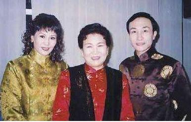 杜十娘跳江后被谁救，杜十娘死前怒扔百宝箱