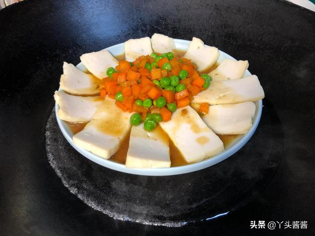 荆州鱼糕正宗吃法，教你制作金黄鲜嫩的荆州鱼糕