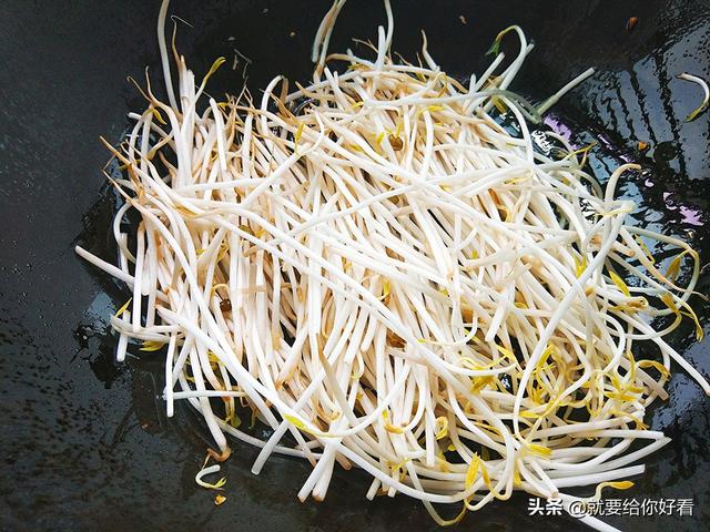 在家自己如何炒绿豆芽，家常清炒绿豆芽