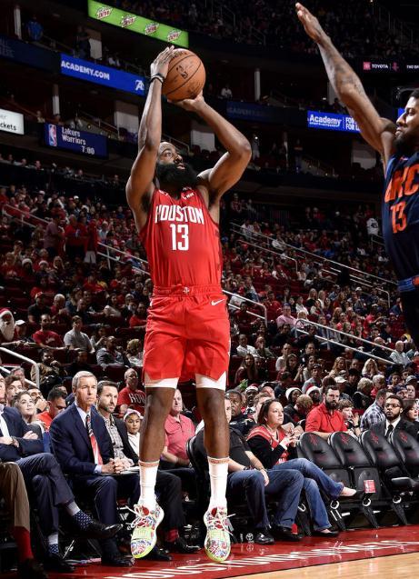 库里和哈登个人荣誉比拼，一样的圣诞不一样的心情