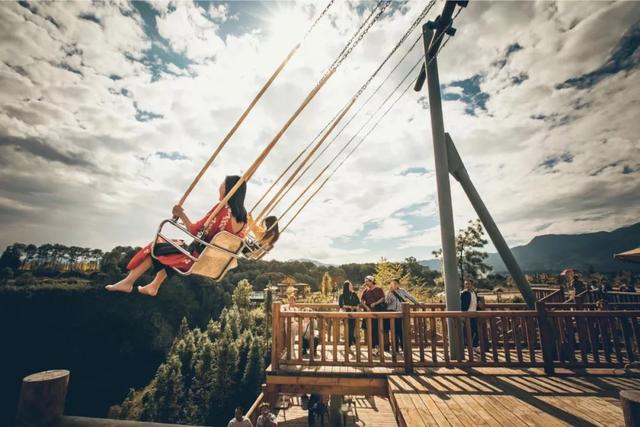 十一假期出游可畅玩银杏湖乐园，湖光山色风景迷人