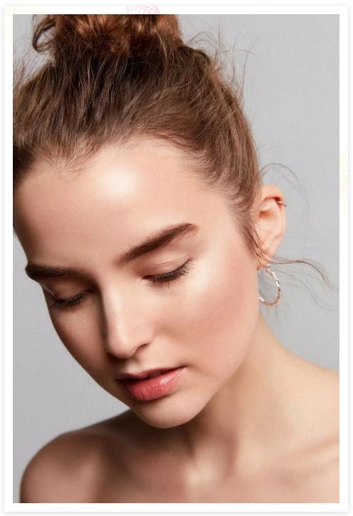 腮红膏哪个好用又持久不掉色，腮红膏它的优点是与肌肤更贴合