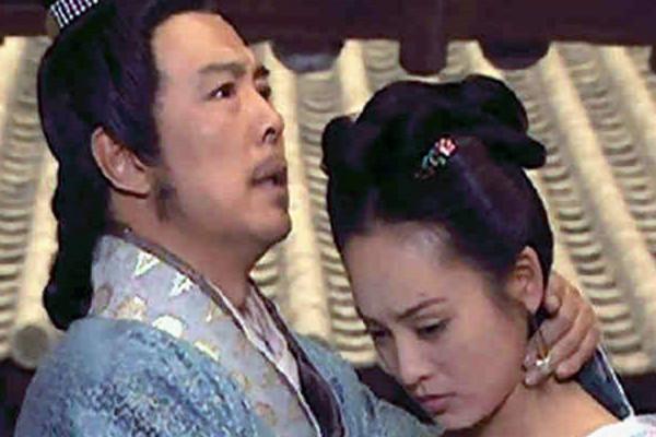 因和秦始皇生母关系复杂，秦始皇的母亲感情纠葛