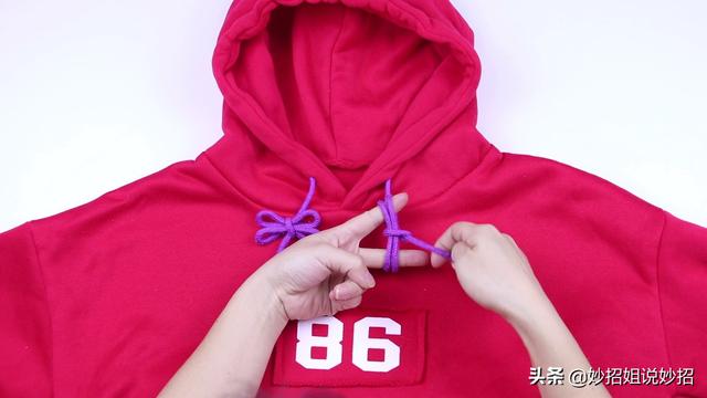 卫衣的绳子怎么系好看，卫衣两条绳子的各种打结方法（卫衣的带子竟是这么用）