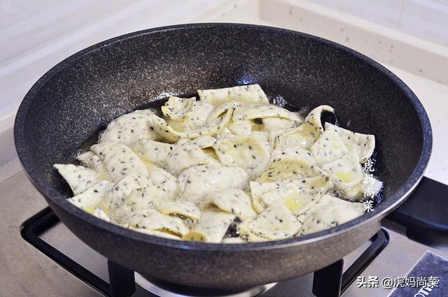 青麻叶如何做好吃，这样做麻叶子放半个月都是酥脆的