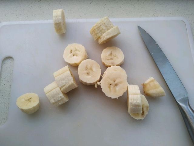 奶茶店草莓奶昔做法，盛夏的绝佳饮品香蕉奶昔