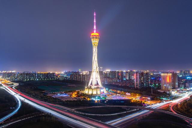 广州塔还有个孪生兄妹，广州双子塔何时建成的