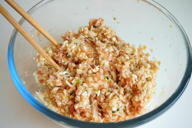 大白菜素馅饺子，简单的白菜素馅饺子怎么调馅（放四种调料鲜香味美）