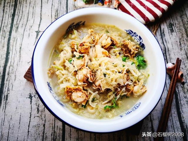 怎么炖酸菜又脆又香，地道东北炖酸菜这样做