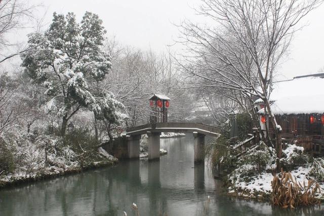 咏雪的诗词名句，这10首咏雪诗词